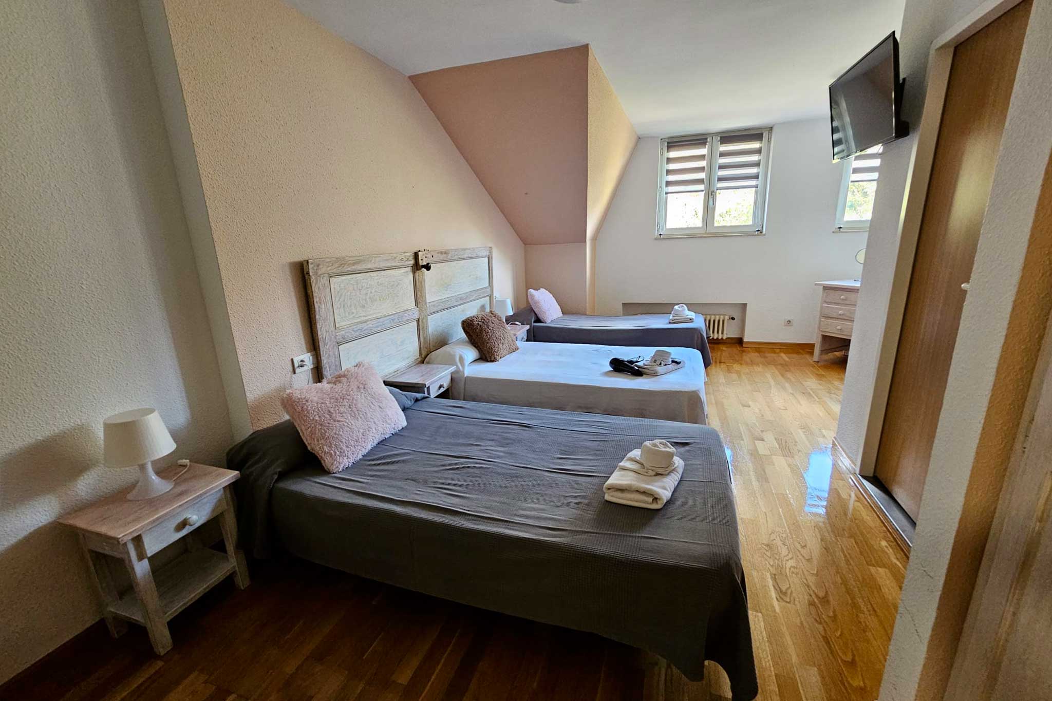 habitacion-triple-solteros conscientes